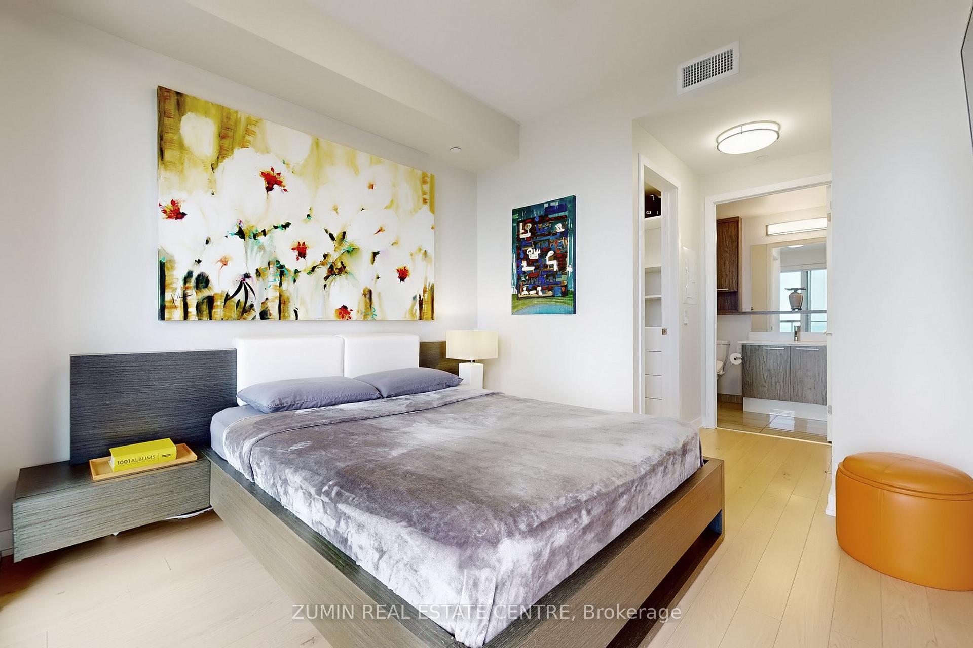 3 Bedrooms Condo at 10 Park Lawn, Toronto For sale