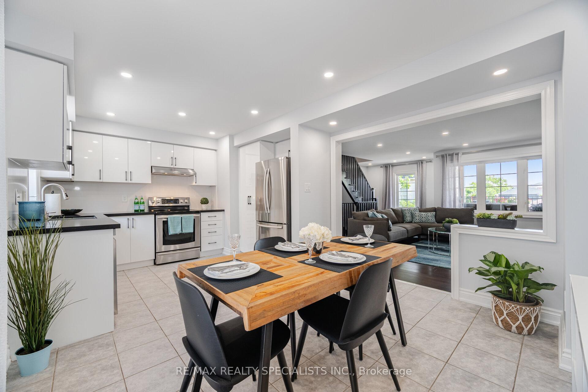 2 Bedrooms Condo at 2341 Parkhaven, Oakville For sale