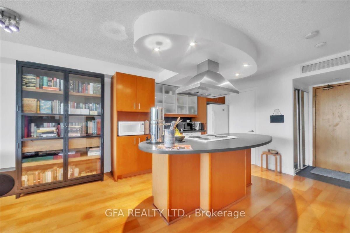 2 Bedrooms Condo at 550 Queens, Toronto For sale