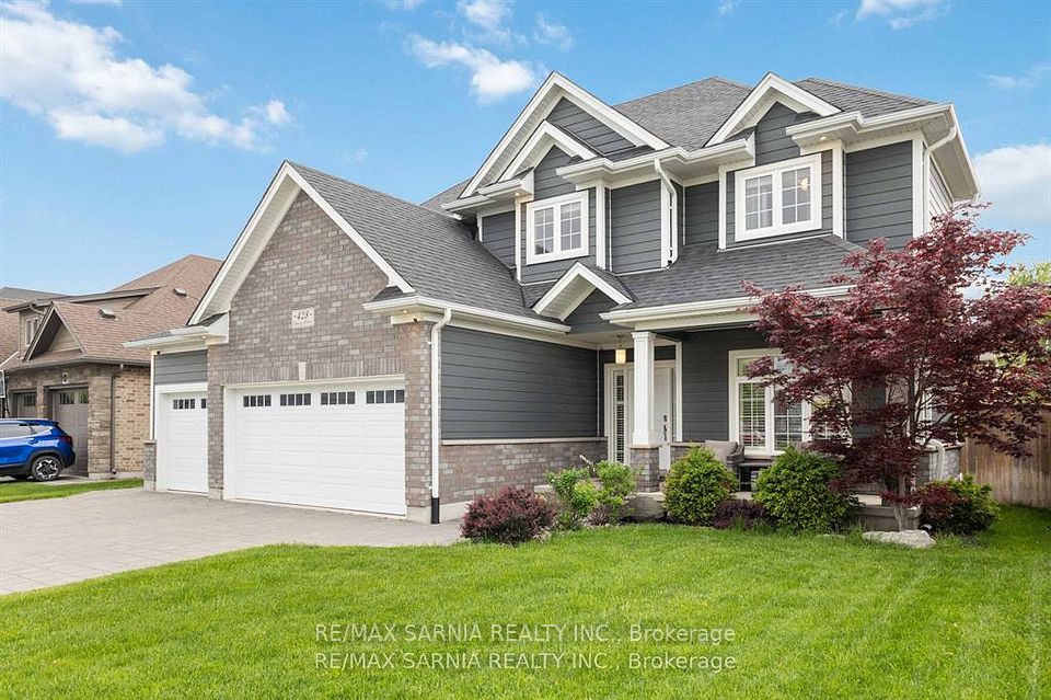 428 Darcy Drive, Strathroy-Caradoc, ON N7G 2M2