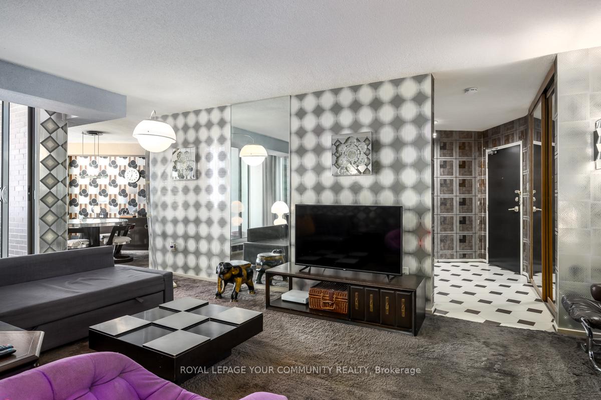 3 Bedrooms Condo at 150 Neptune,  Toronto For sale