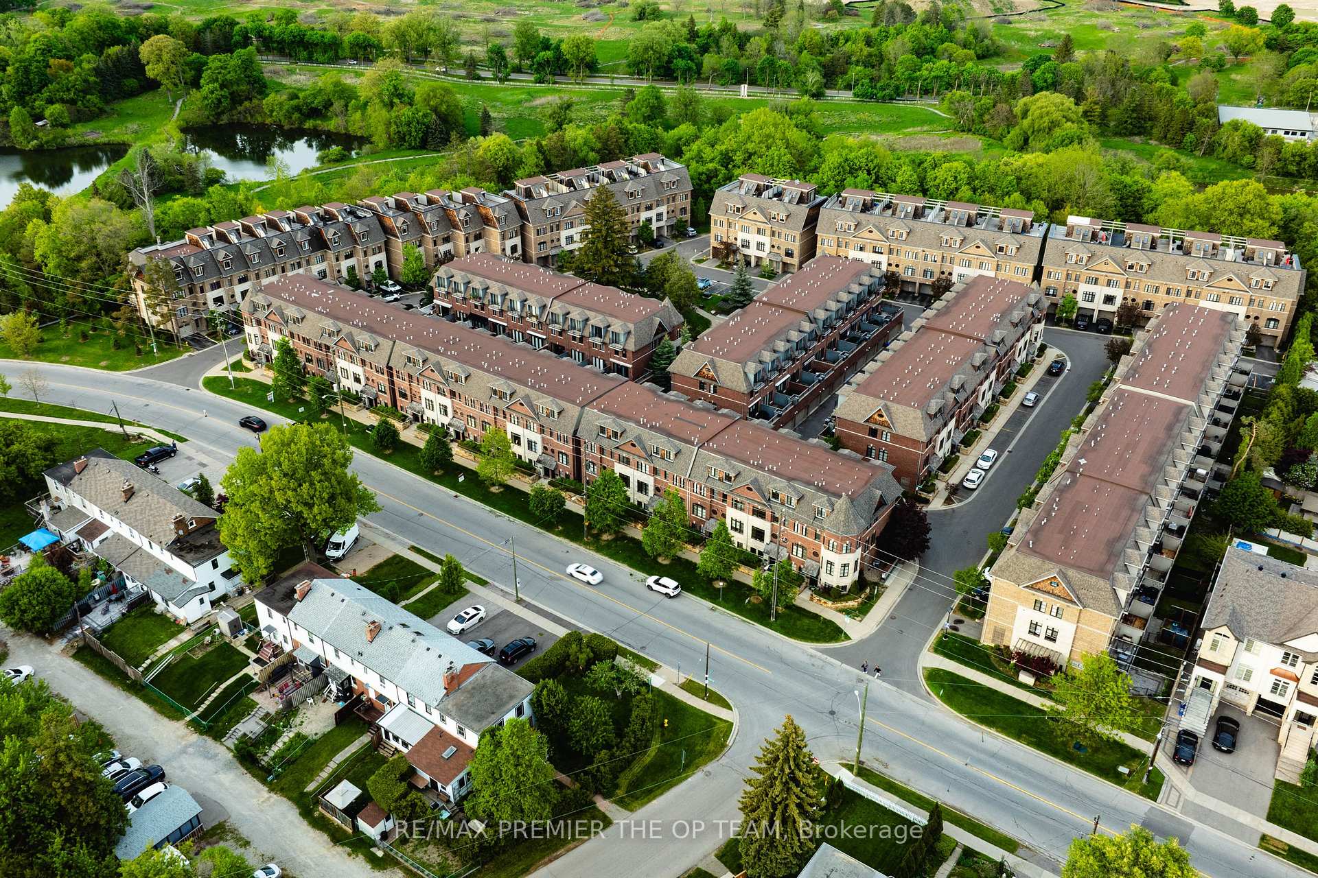 3 Bedrooms Condo at 8347 Kipling, Vaughan For sale
