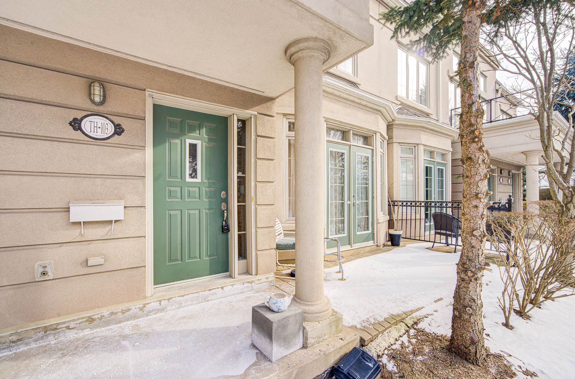 32 Kenaston Gardens TH103