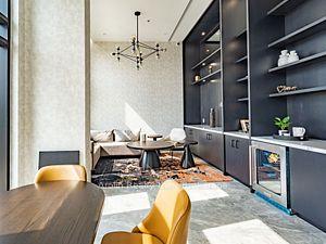 2 Bedrooms Condo at 3005 Pine Glen, Oakville For sale