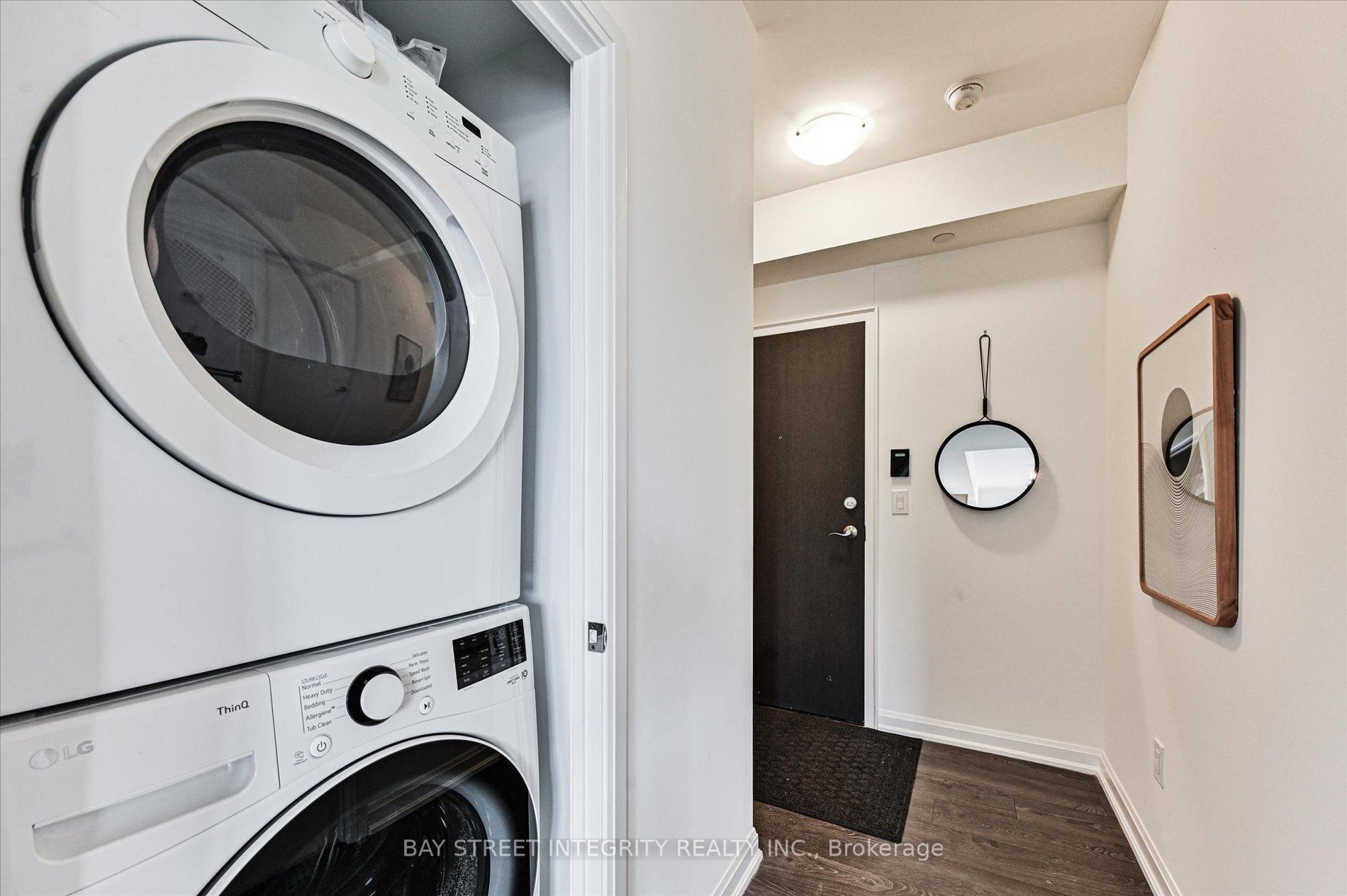 3 Bedrooms Condo at 11 Bogert, Toronto For sale