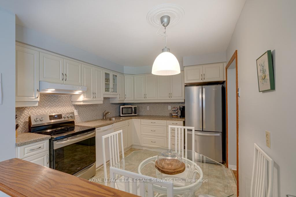 4 Bedrooms Condo at 584 Forestwood, Burlington For sale