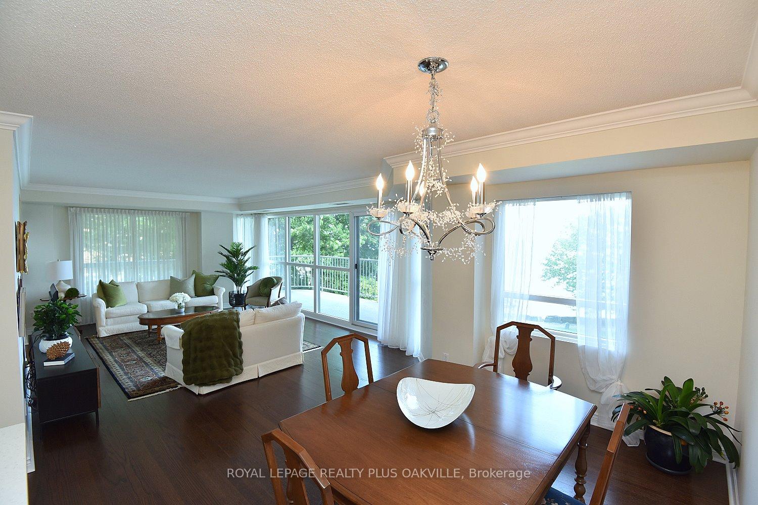 2 Bedrooms Condo at 2190 Lakeshore, Burlington For sale