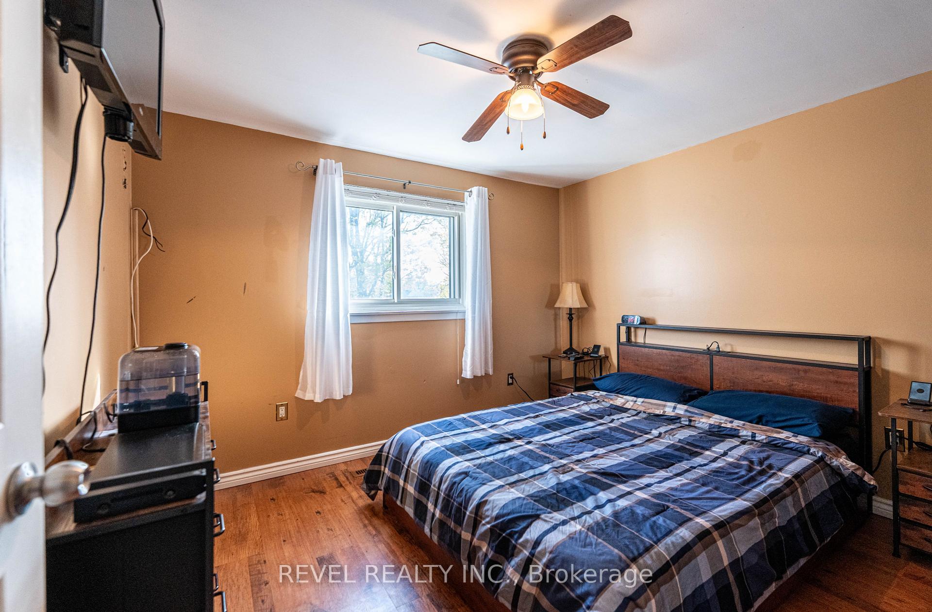 3 Bedrooms Condo at 25 Redbury,  Hamilton For sale