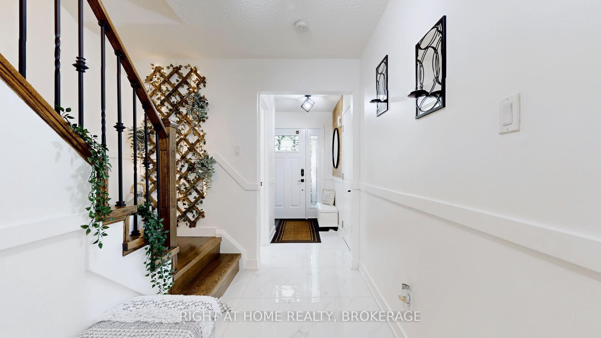 4 Bedrooms Condo at 4193 Longmoor, Burlington For sale
