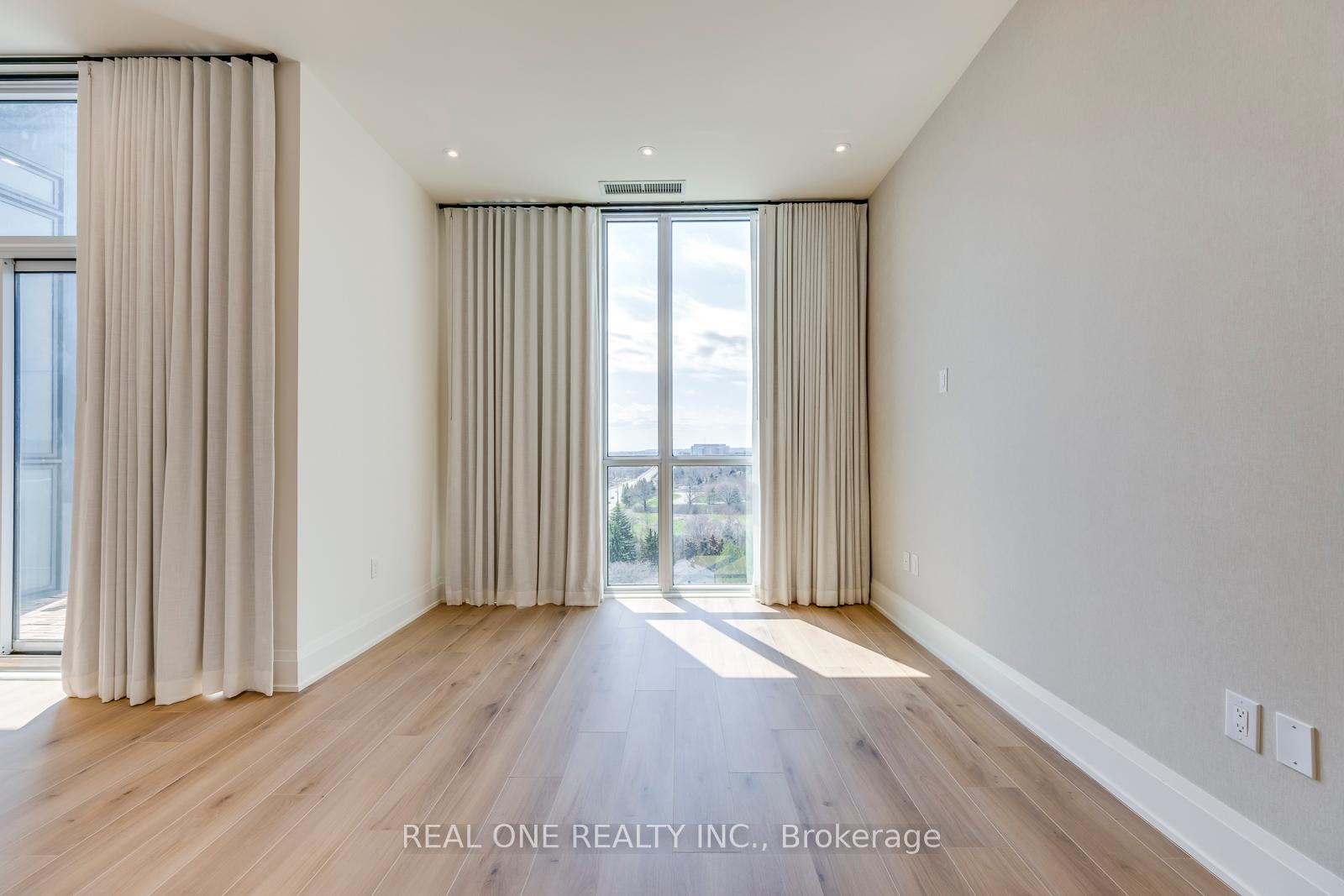 3 Bedrooms Condo at 509 Dundas, Oakville For sale