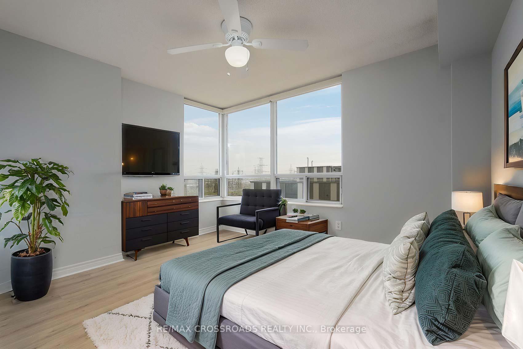 3 Bedrooms Condo at 5233 Dundas,  Toronto For sale