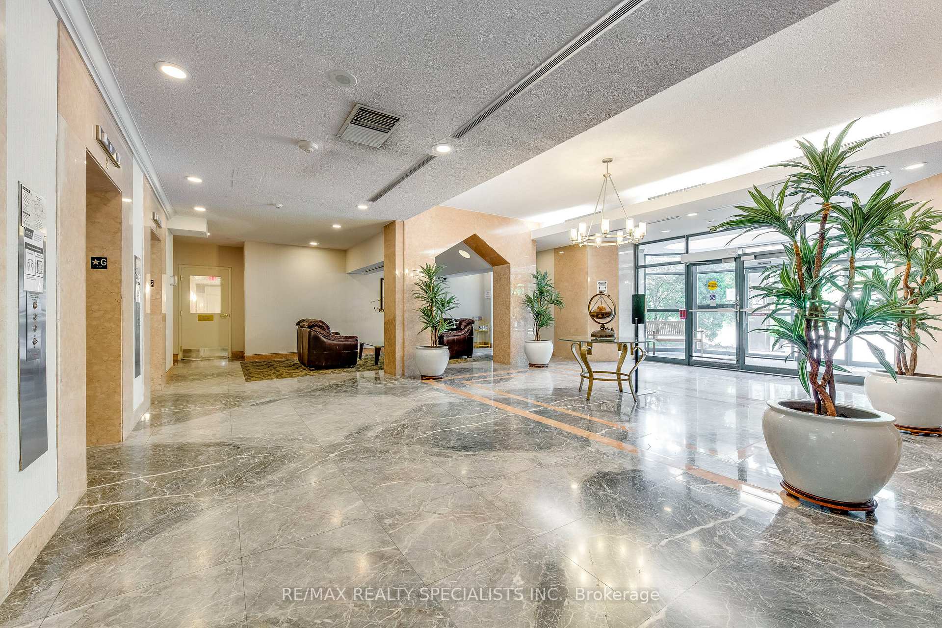2 Bedrooms Condo at 2177 Burnhamthorpe, Mississauga For sale