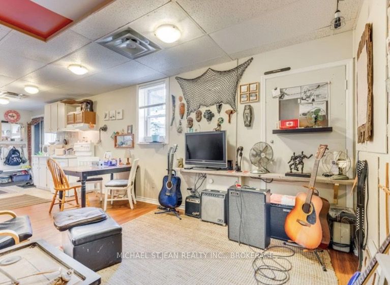 14 Victoria Avenue N