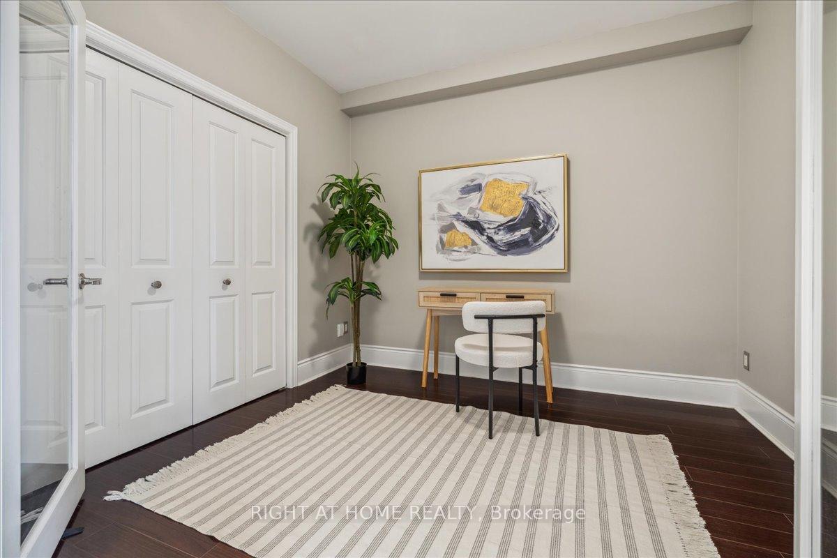 2 Bedrooms Condo at 80 King William, Hamilton For sale