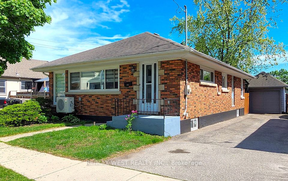 90 Strathcona