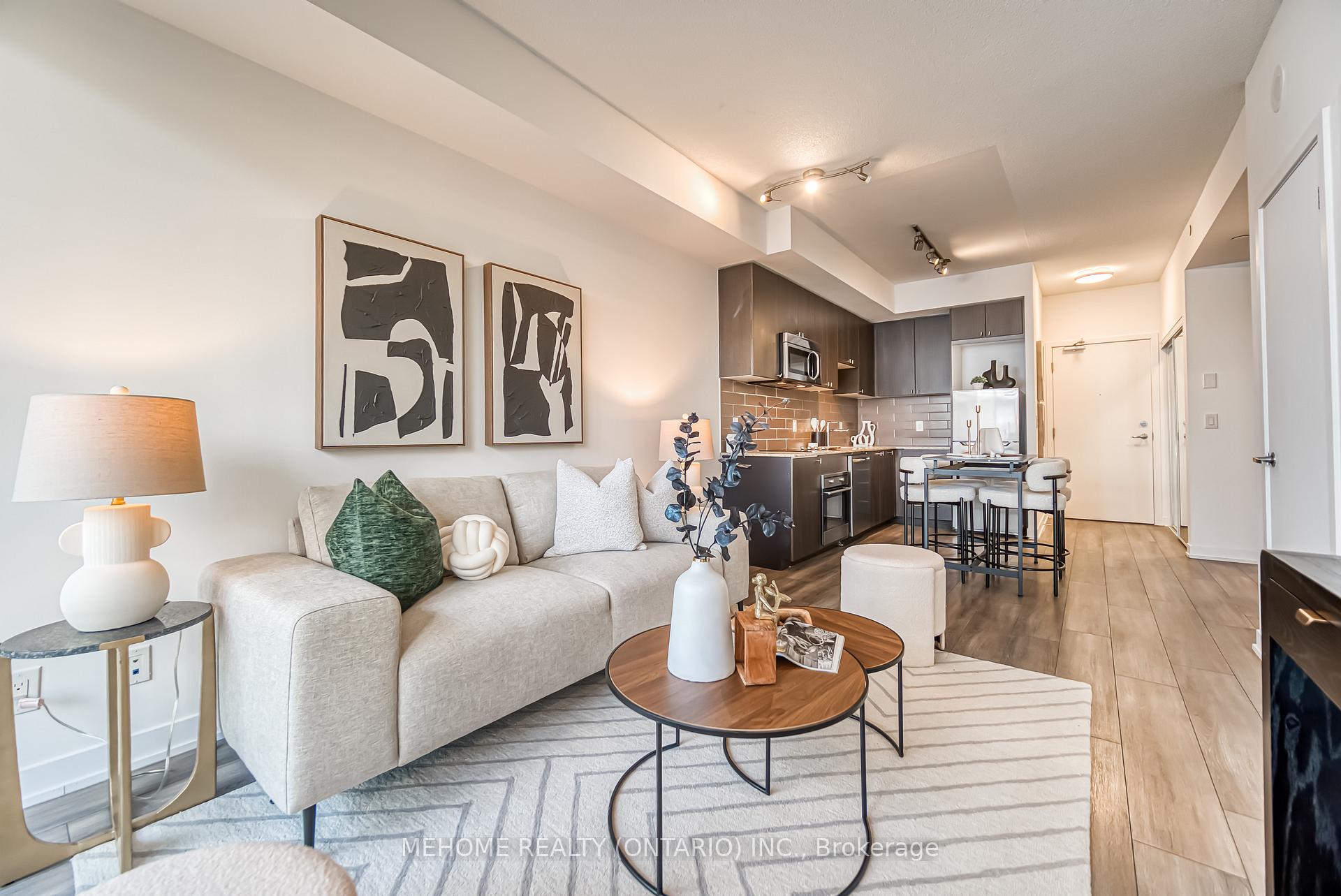 2 Bedrooms Condo at 18 Rean, Toronto For sale