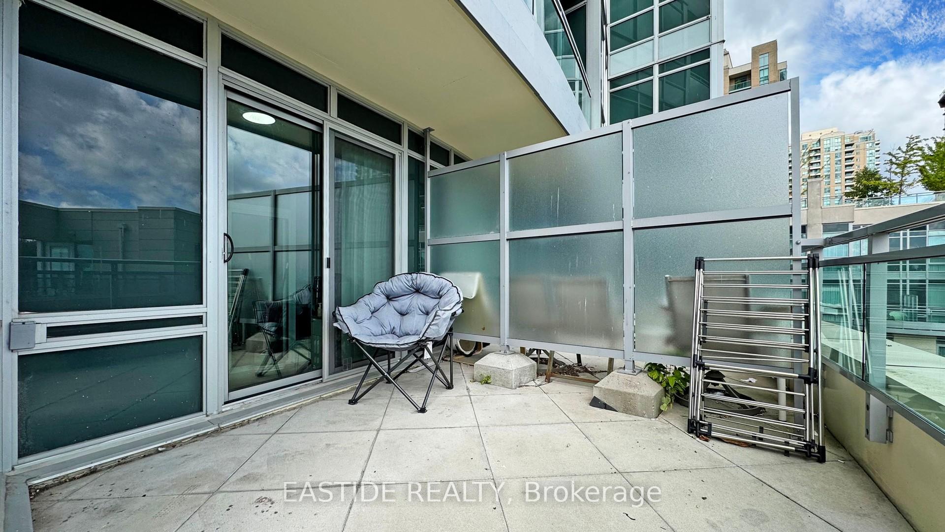 2 Bedrooms Condo at 18 Holmes, Toronto For sale