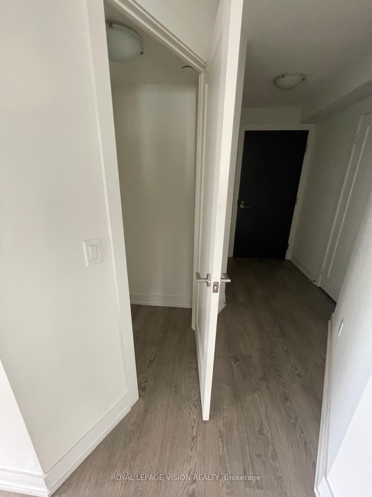 9 Mabelle Avenue, #722