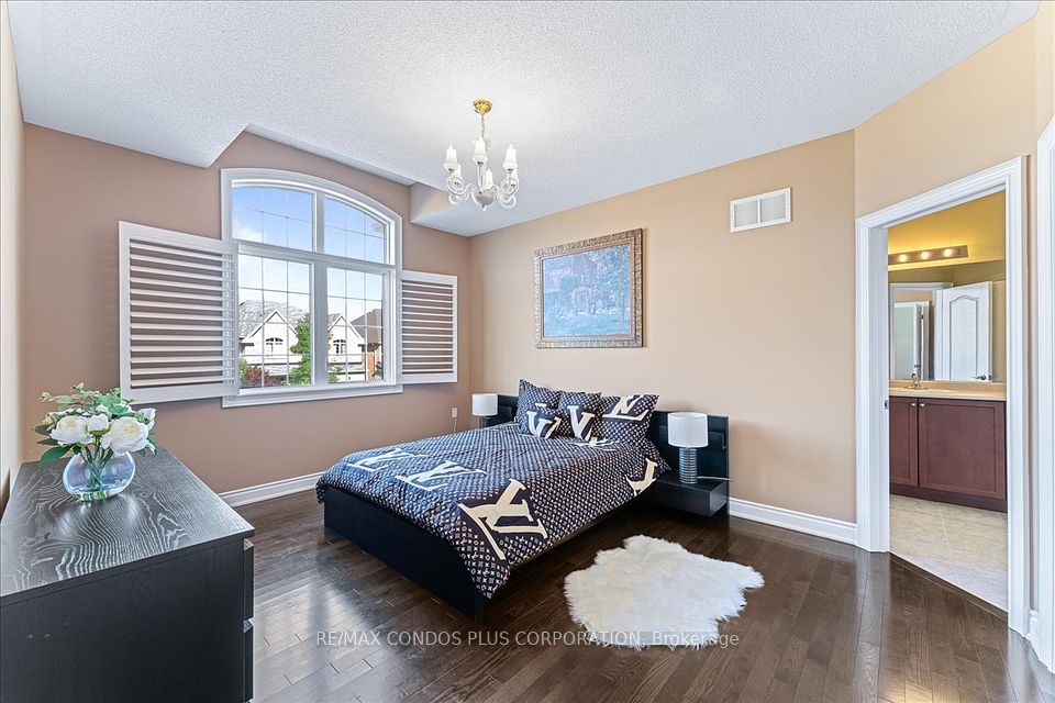 Upstairs Bedroom With Shared Ensuite Bathroom