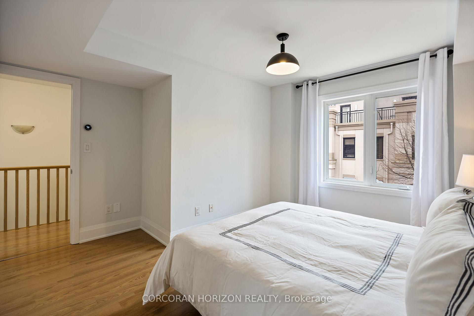 4 Bedrooms Condo at 9 Oakburn, Toronto For sale