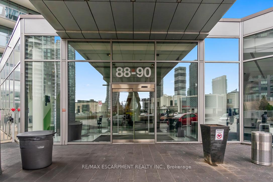 2 Bedrooms Condo at 88 Park Lawn,  Toronto For sale