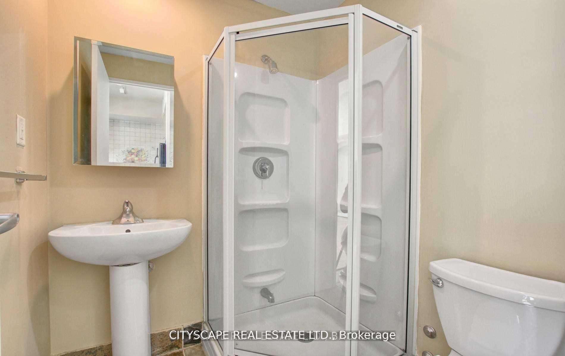 2 Bedrooms Condo at 70 Alexander, Toronto For sale