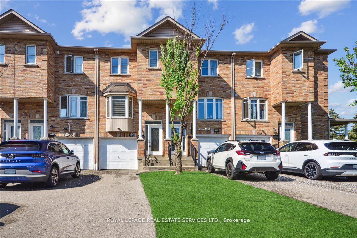 3 Bedrooms Condo at 3302 Pinto, Mississauga For sale