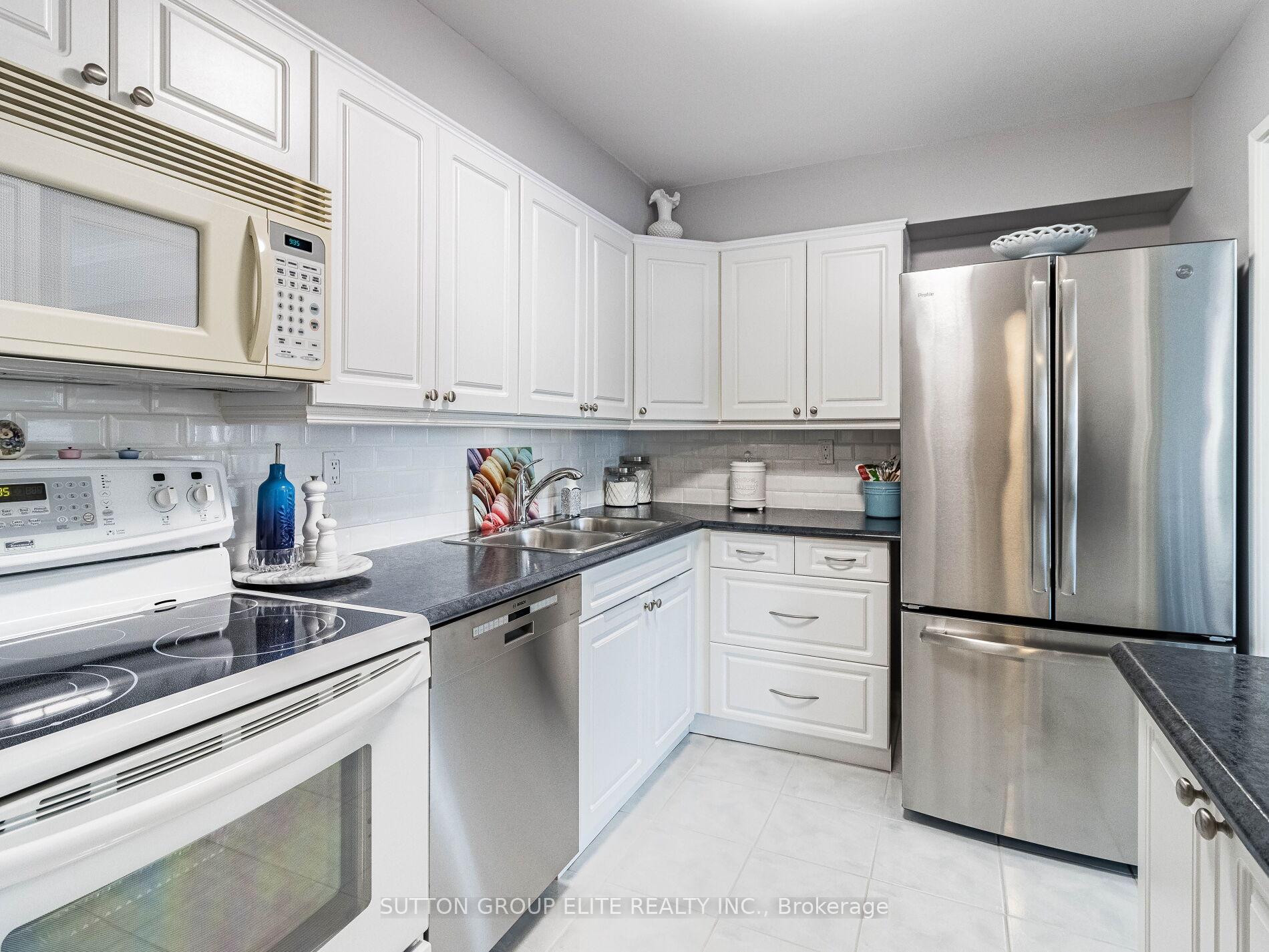 2 Bedrooms Condo at 50 Elm, Mississauga For sale