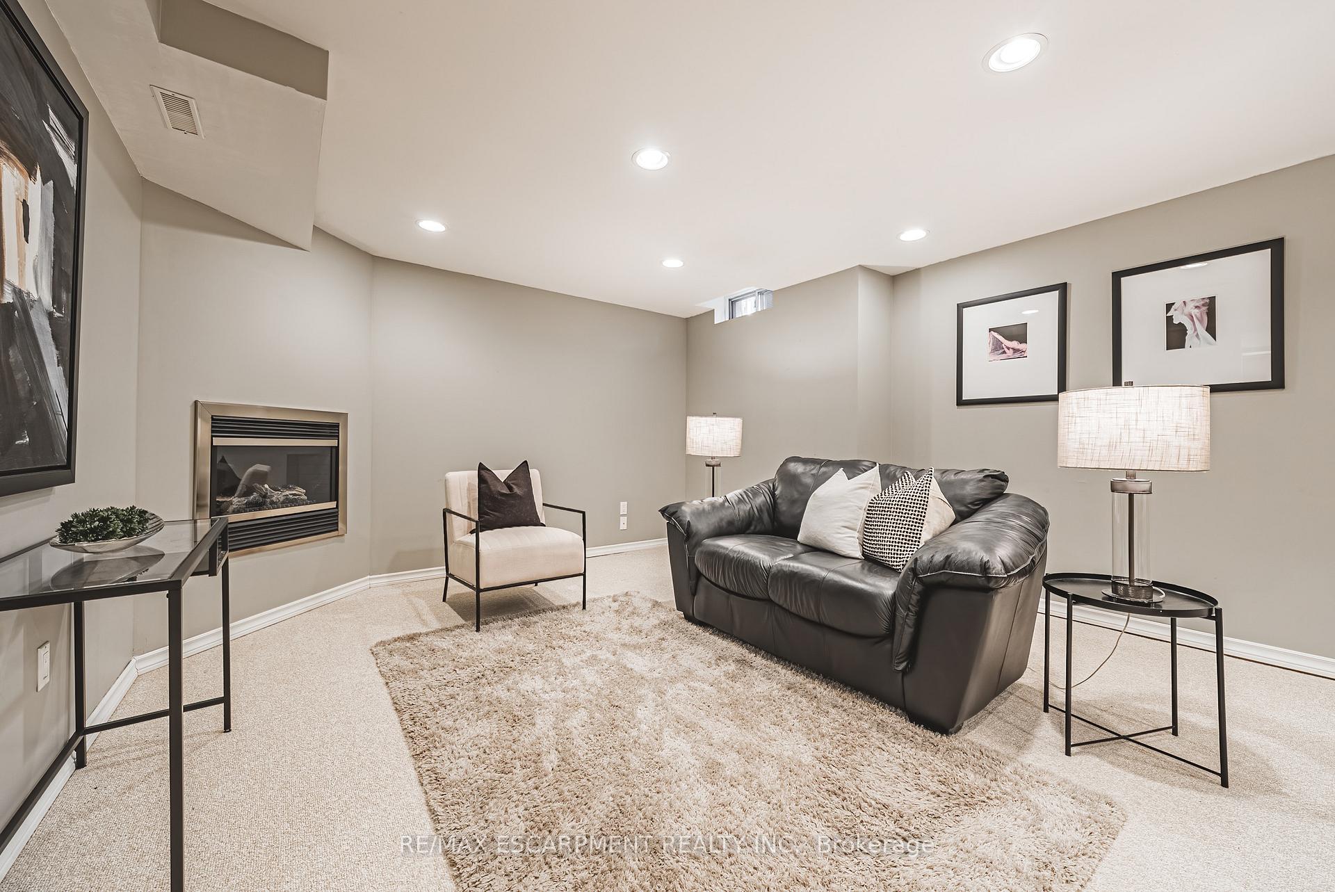 3 Bedrooms Condo at 3333 New,  Burlington For sale