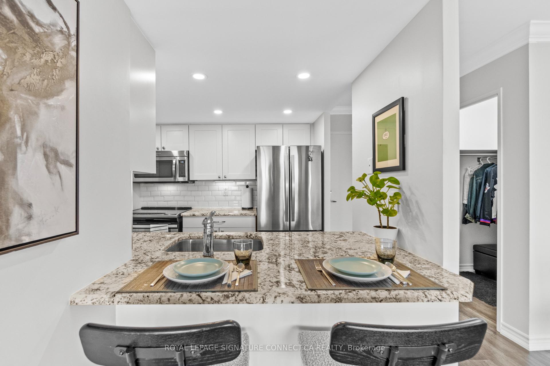 2 Bedrooms Condo at 75 King, Mississauga For sale