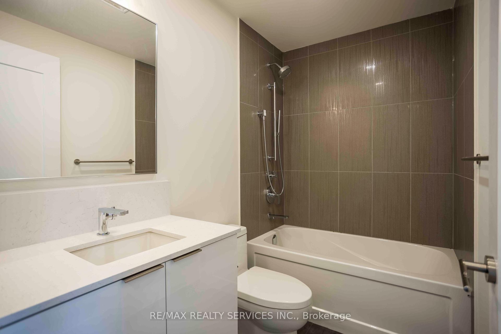 2 Bedrooms Condo at 28 Freeland, Toronto For sale