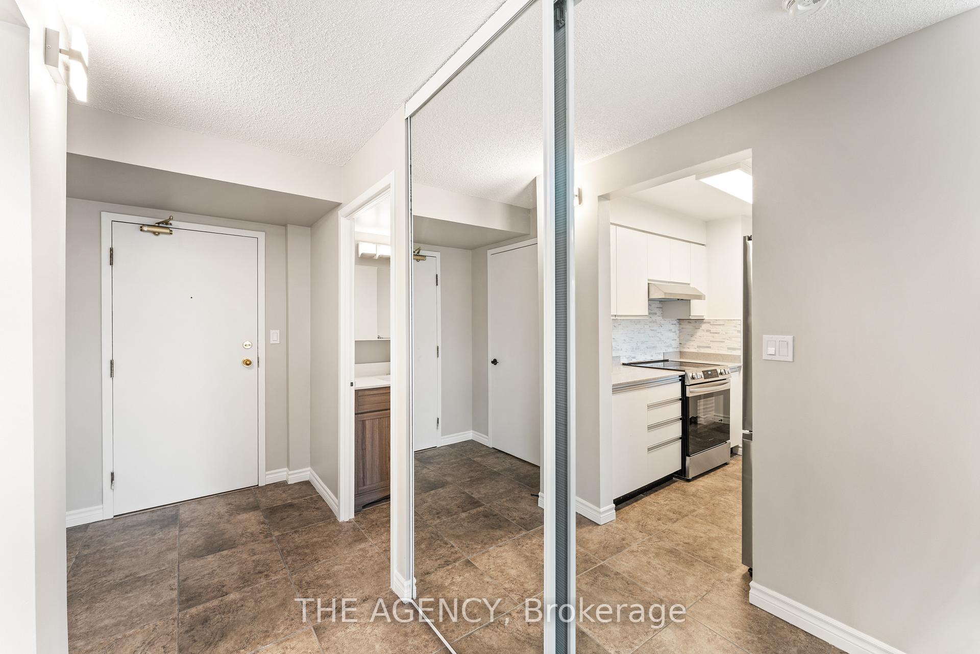 2 Bedrooms Condo at 90 Dale, Toronto For sale
