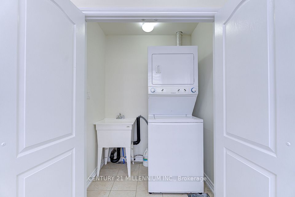 https://trreb-image.ampre.ca/ziSnIo7VqTd4q8iYRsftdGn7DabT-l1Jl2hpix5yGx4/rs:fit:960:960/wm:.5:so:0:50:.4/wmsh:10/wmt:PHNwYW4gZm9yZWdyb3VuZD0nd2hpdGUnIGZvbnQ9JzY4Jz5DRU5UVVJZIDIxIE1JTExFTk5JVU0gSU5DLiwgQnJva2VyYWdlPC9zcGFuPg/L3RycmViL2xpc3RpbmdzLzQwLzk0LzEzLzUyL3AvMmJkYWJjNTItNzFhMS00OWI4LTg0MjAtZDQxYTk1YWU2NzNkLmpwZw.jpg