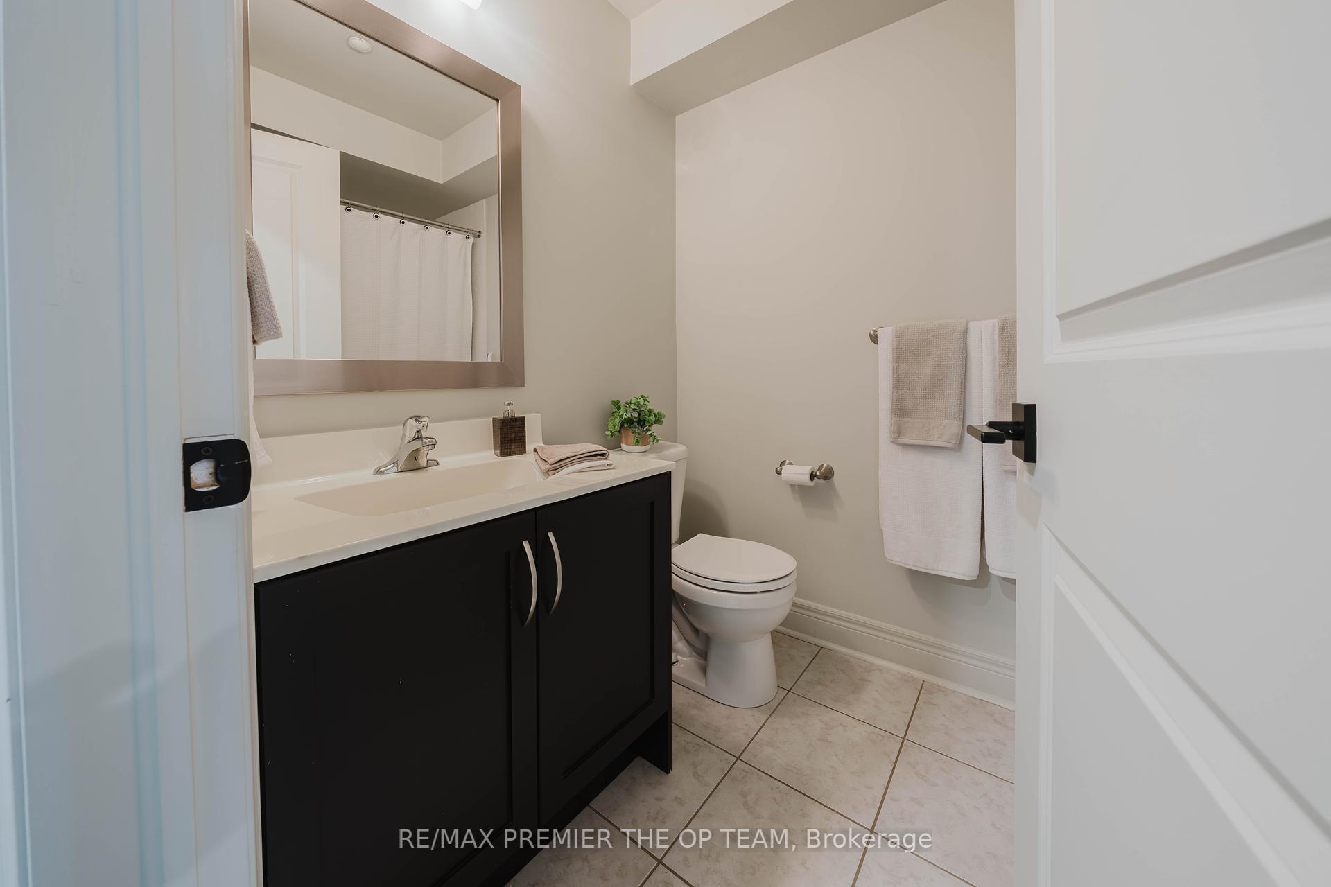 3 Bedrooms Condo at 8347 Kipling, Vaughan For sale