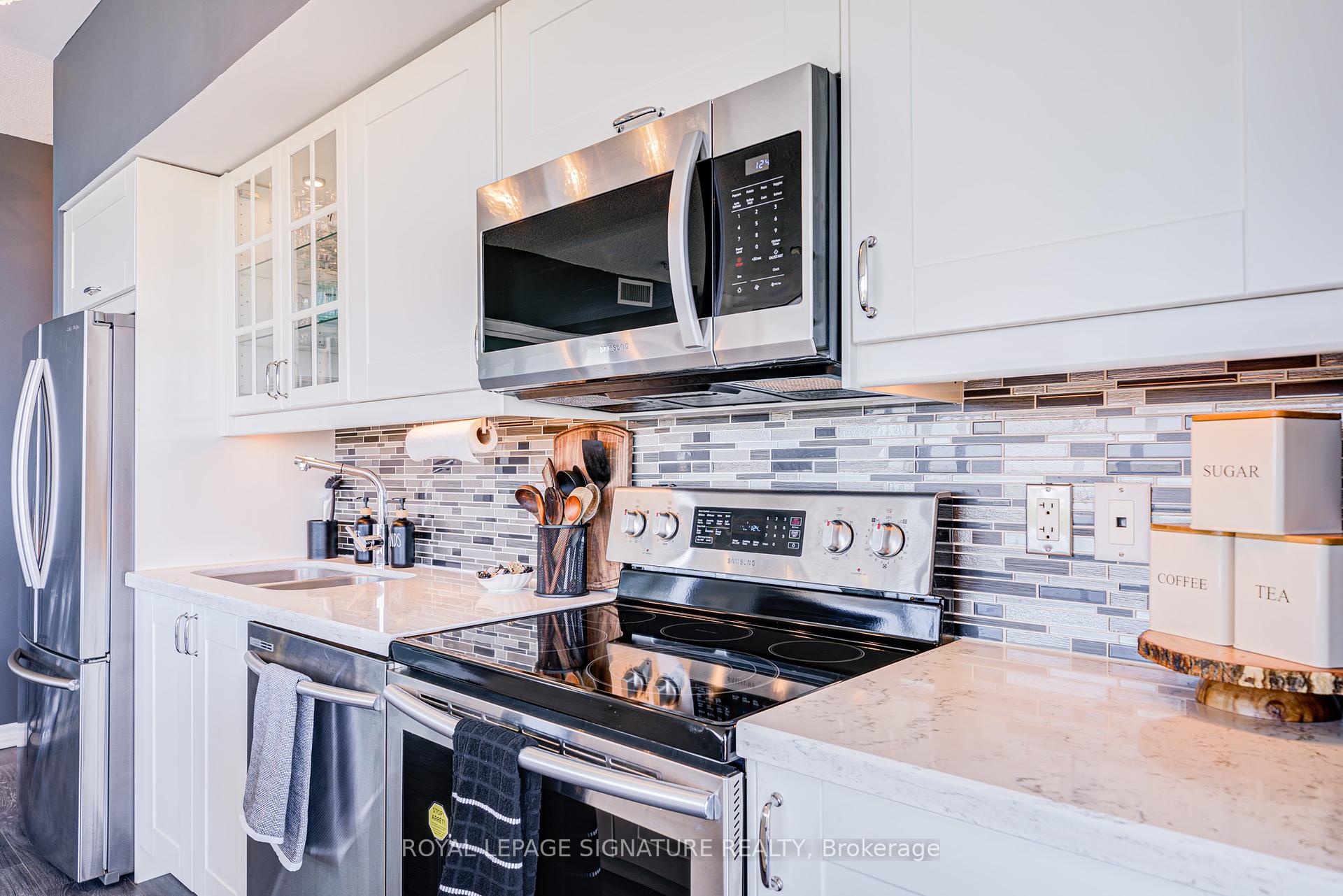 2 Bedrooms Condo at 105 The Queensway, Toronto For sale