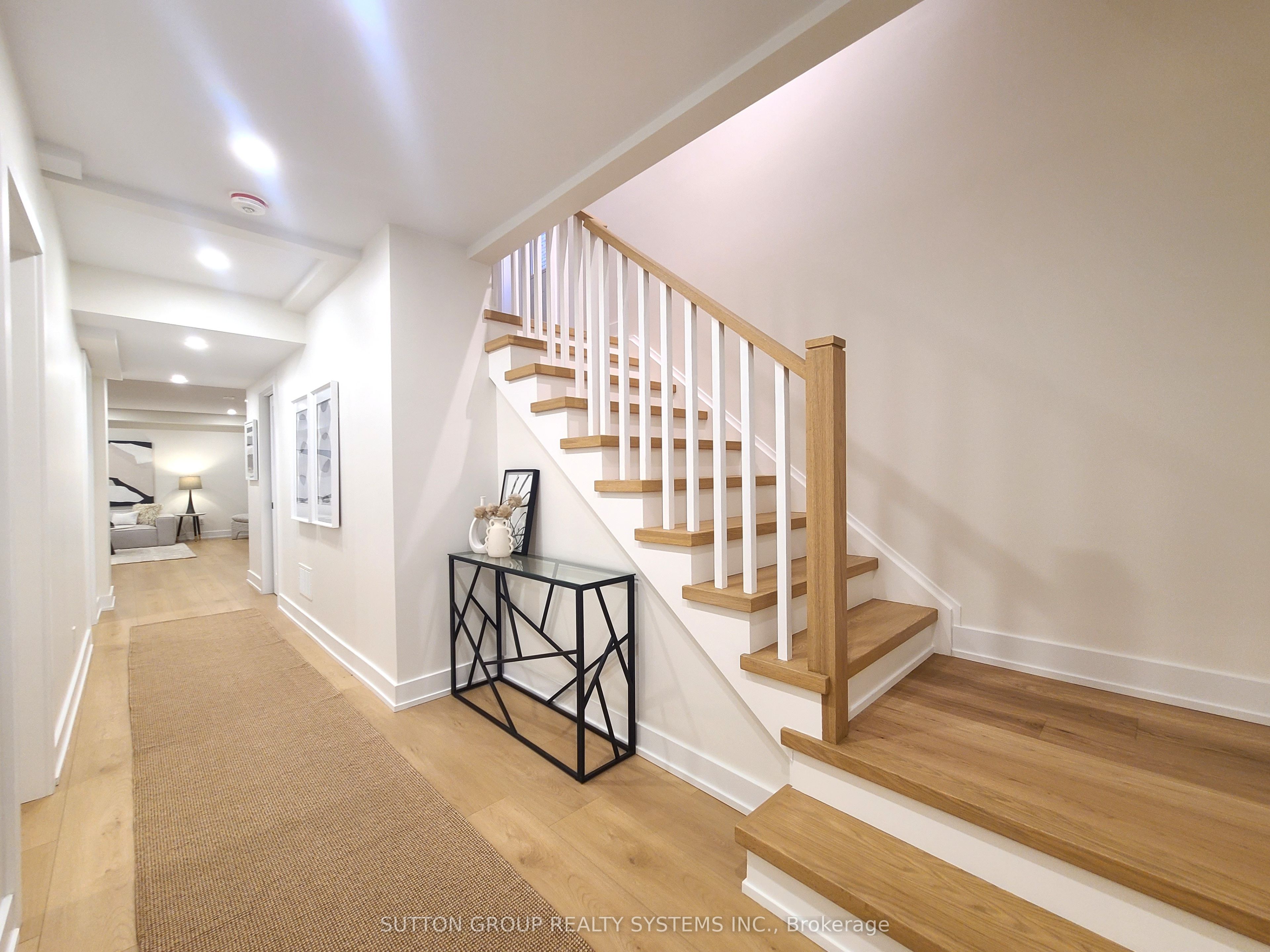 21 South Kingsway