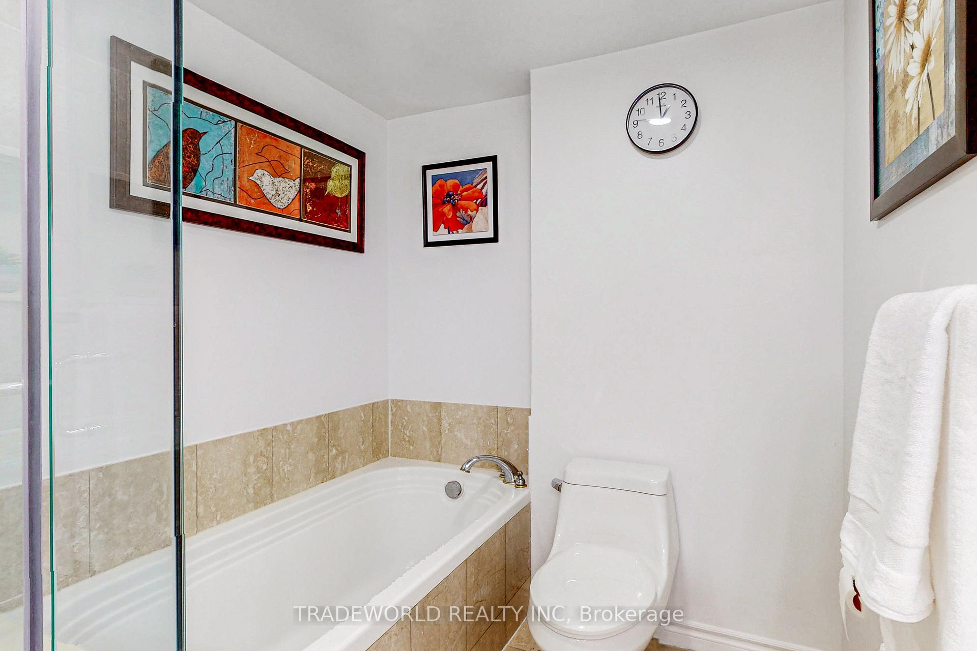2 Bedrooms Condo at 18 William Carson, Toronto For sale