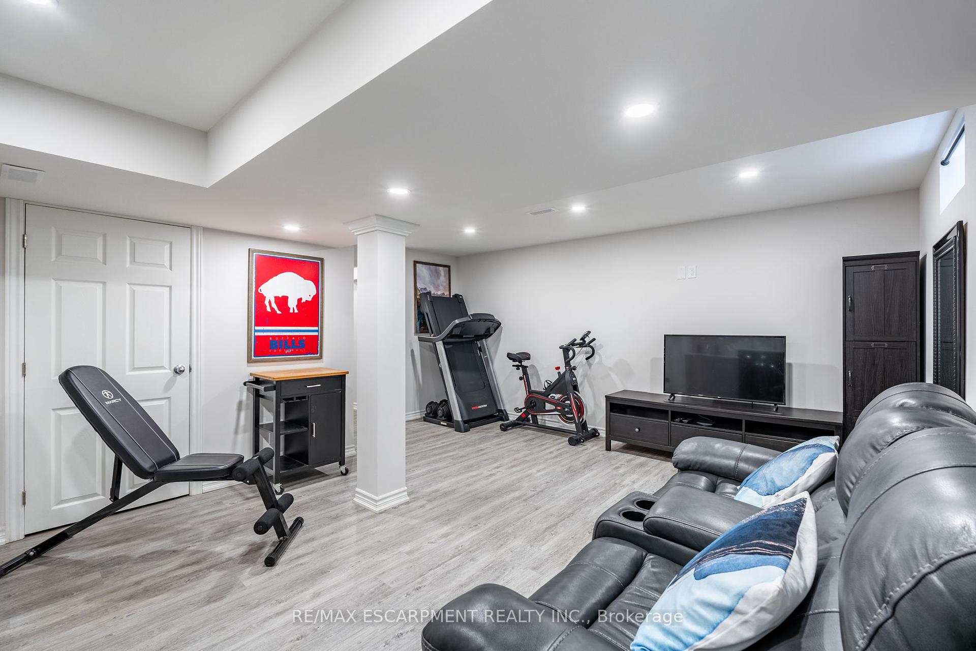 3 Bedrooms Condo at 1461 Upper Gage, Hamilton For sale