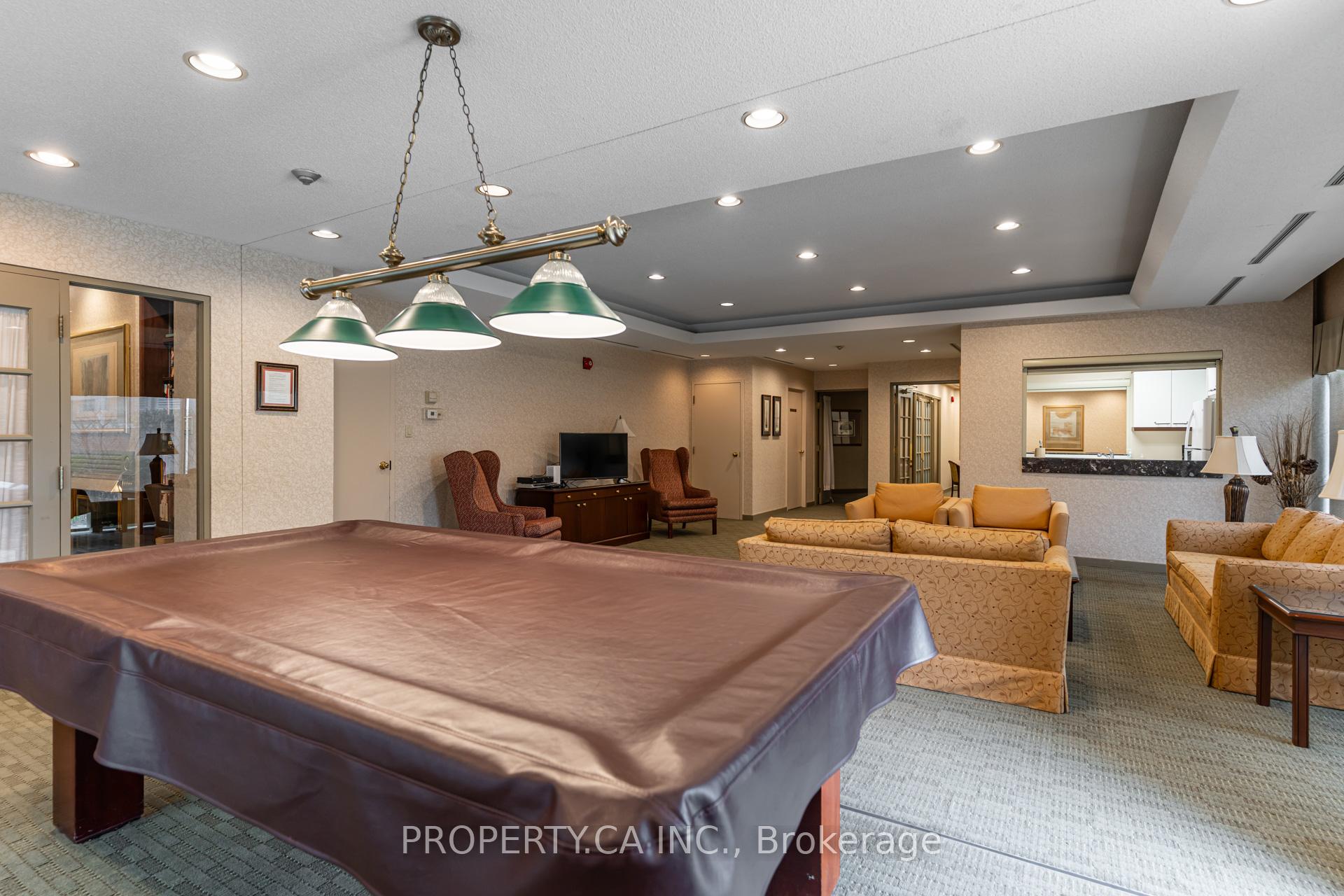 3 Bedrooms Condo at 1700 The Collegeway, Mississauga For sale