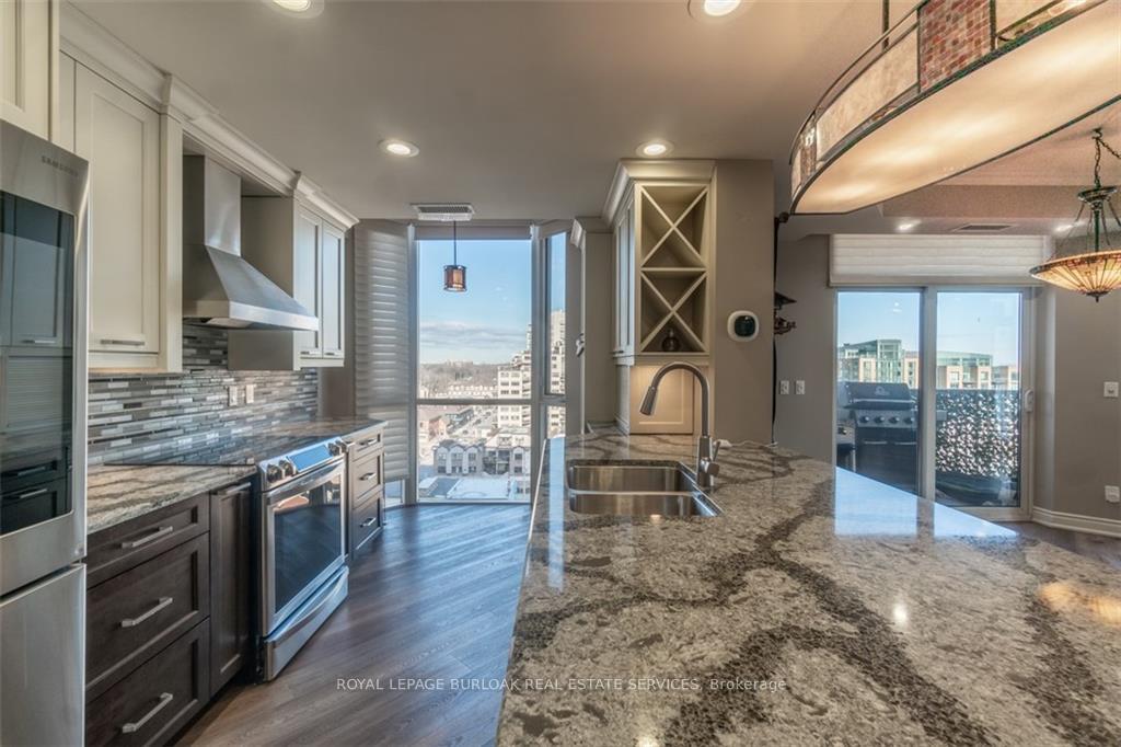 2 Bedrooms Condo at 1477 Lakeshore,  Burlington For sale