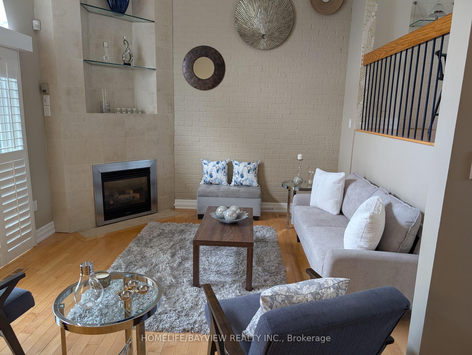 3 Bedrooms Condo at 18 Oaken Gate,  Toronto For sale