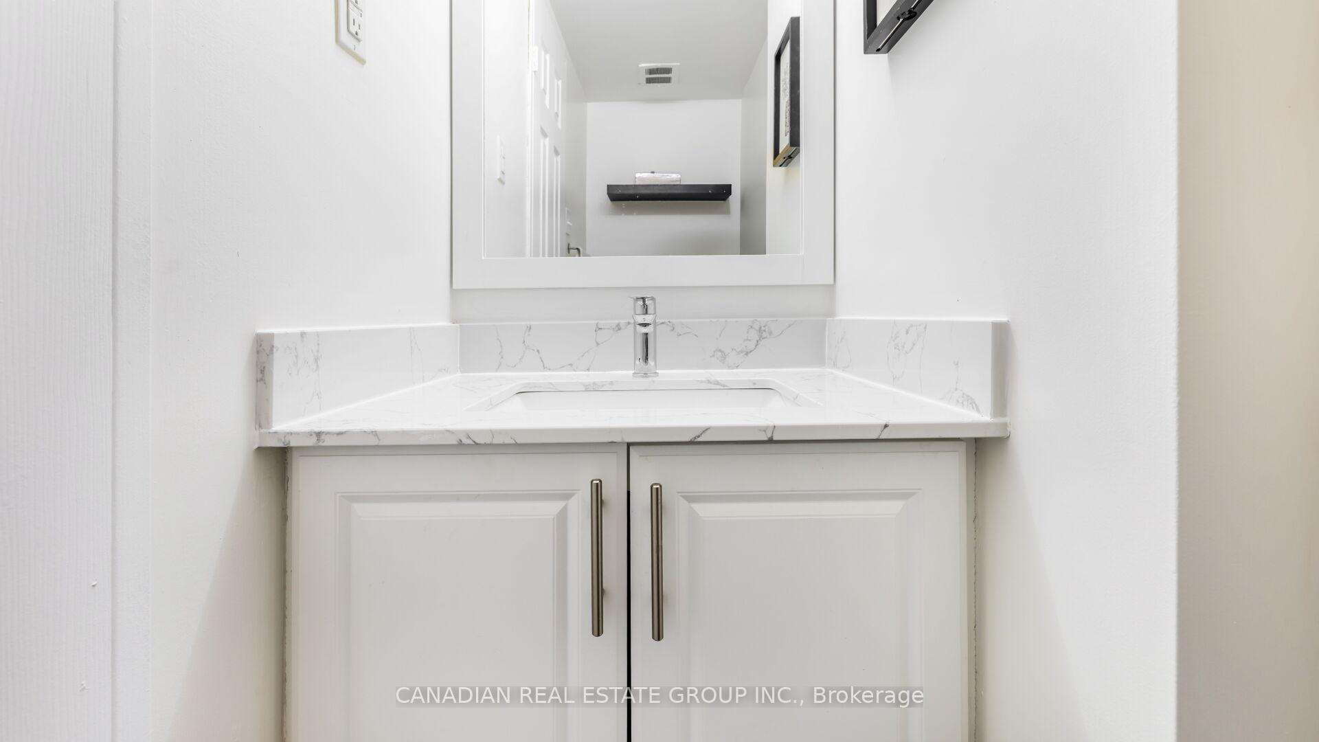 3 Bedrooms Condo at 20 Speers, Oakville For sale