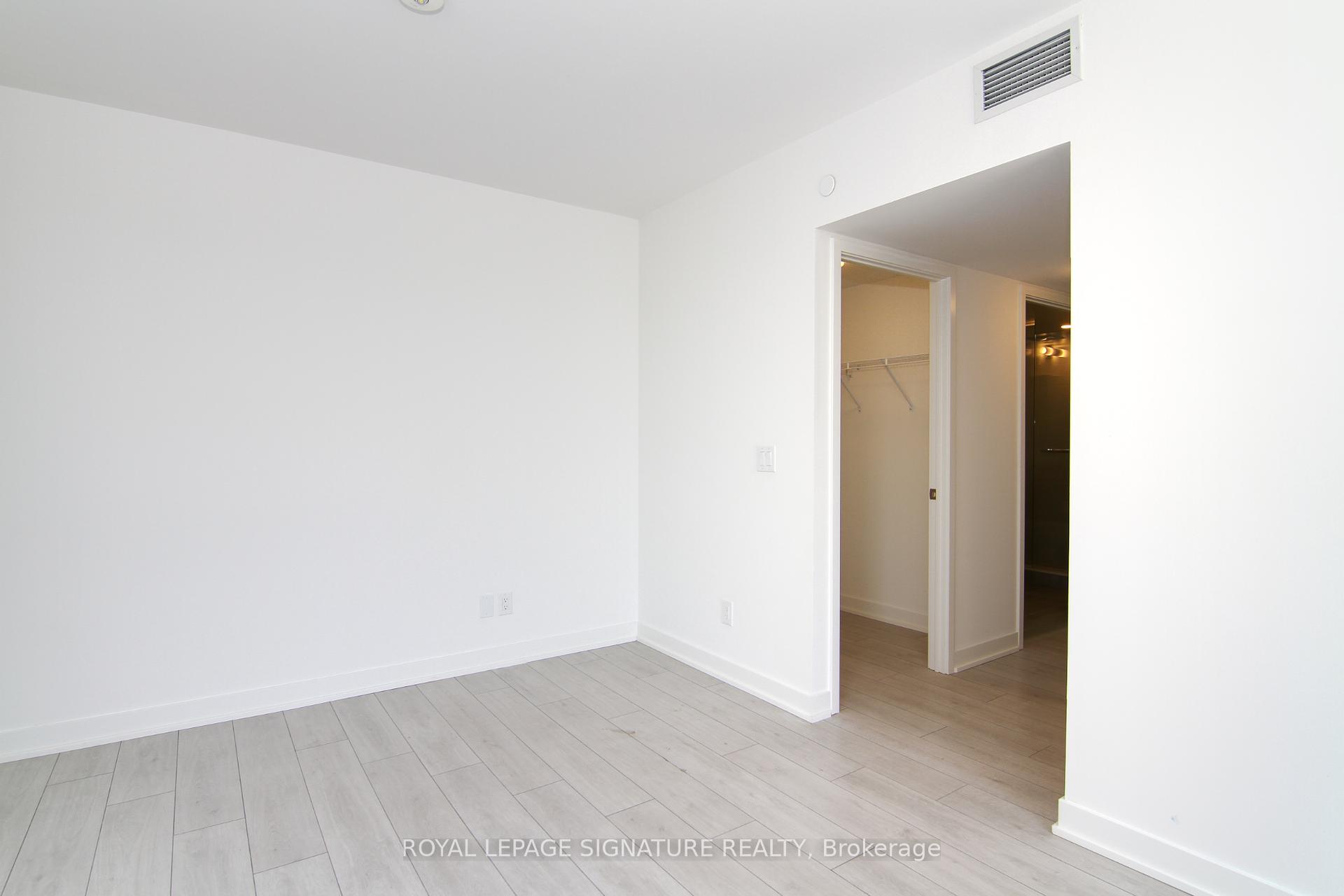 3 Bedrooms Condo at 2033 Kennedy, Toronto For sale