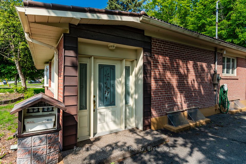828 Hugel Avenue, Midland, ON L4R 1X6