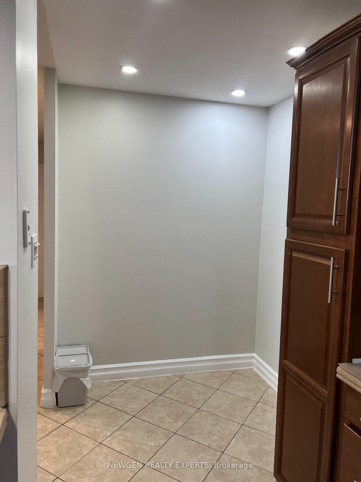 3 Bedrooms Condo at 550 Webb, Mississauga For sale