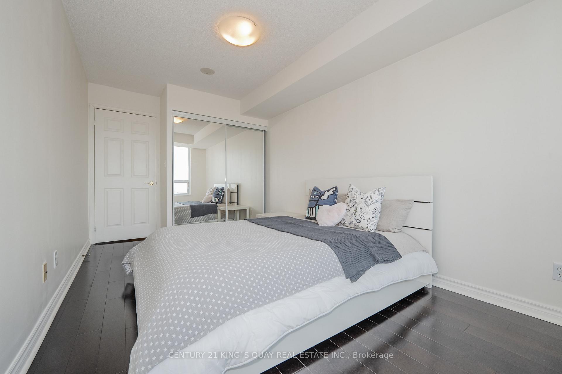 3 Bedrooms Condo at 18 Spring Garden, Toronto For sale