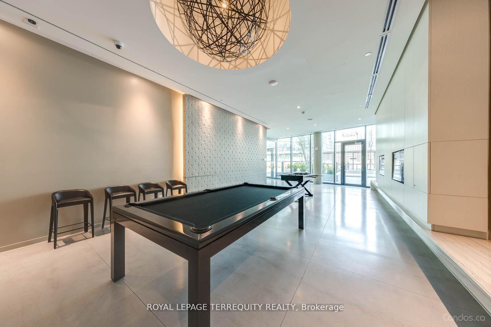 1 Bedroom Condo at 88 Harbour, Toronto For sale