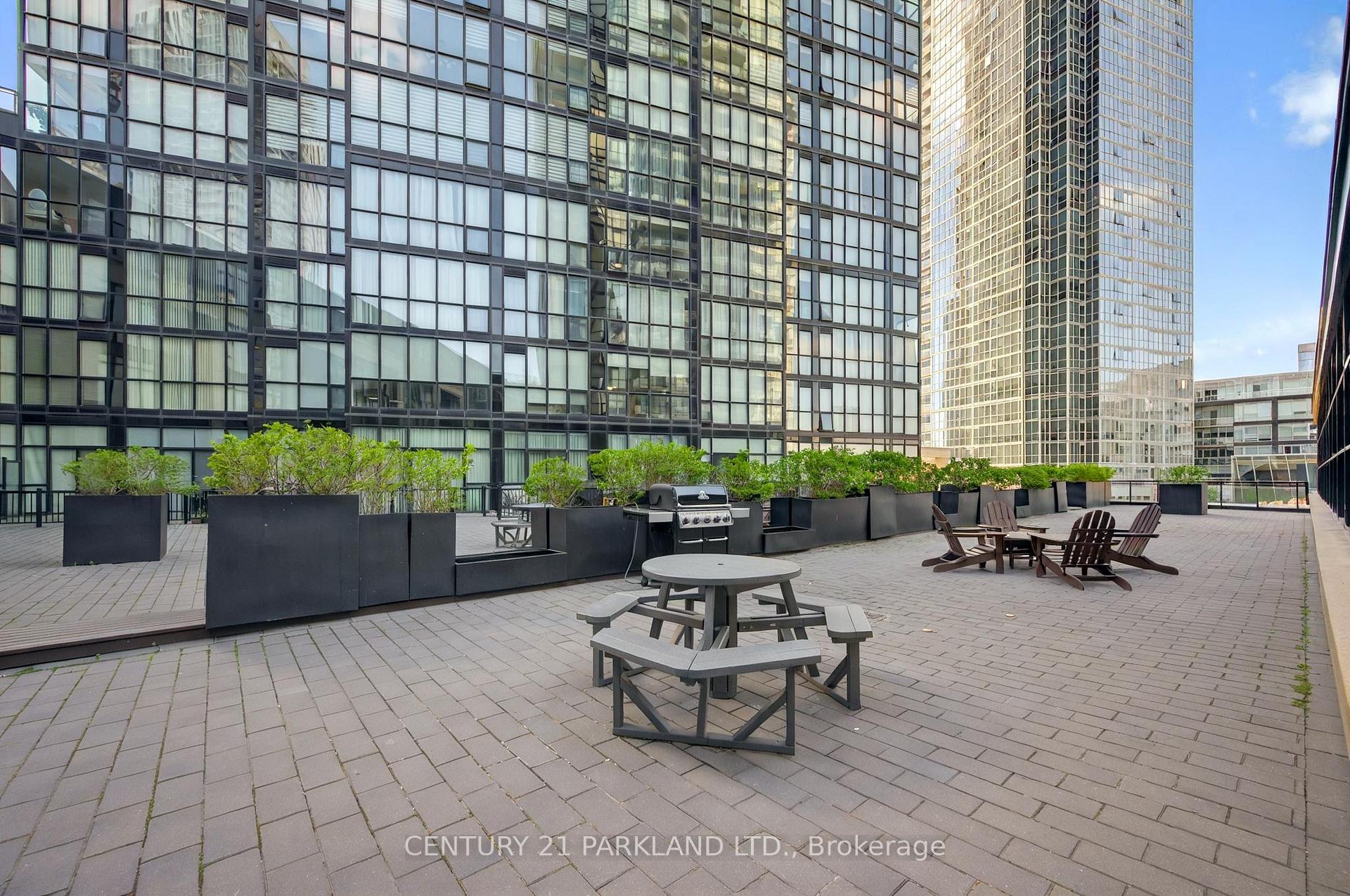 2 Bedrooms Condo at 2900 Highway 7, Vaughan For sale