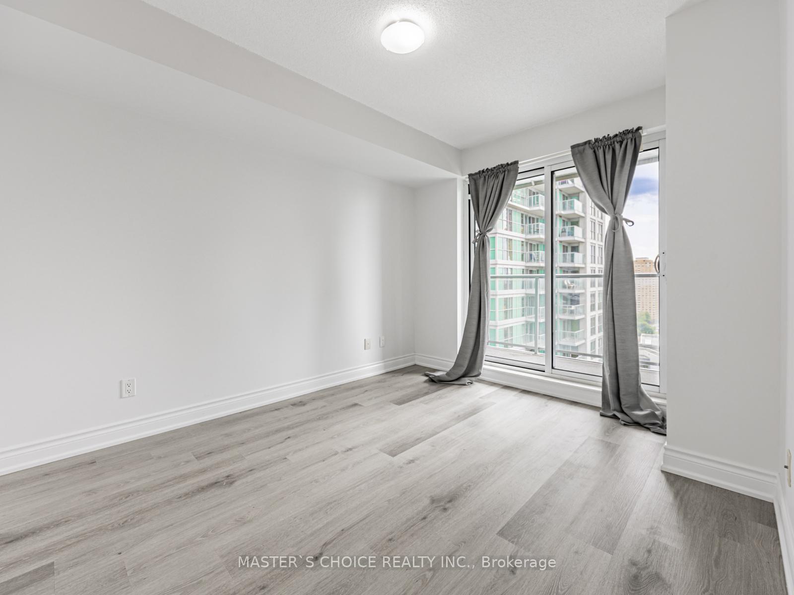 2 Bedrooms Condo at 70 Town Centre, Toronto For sale