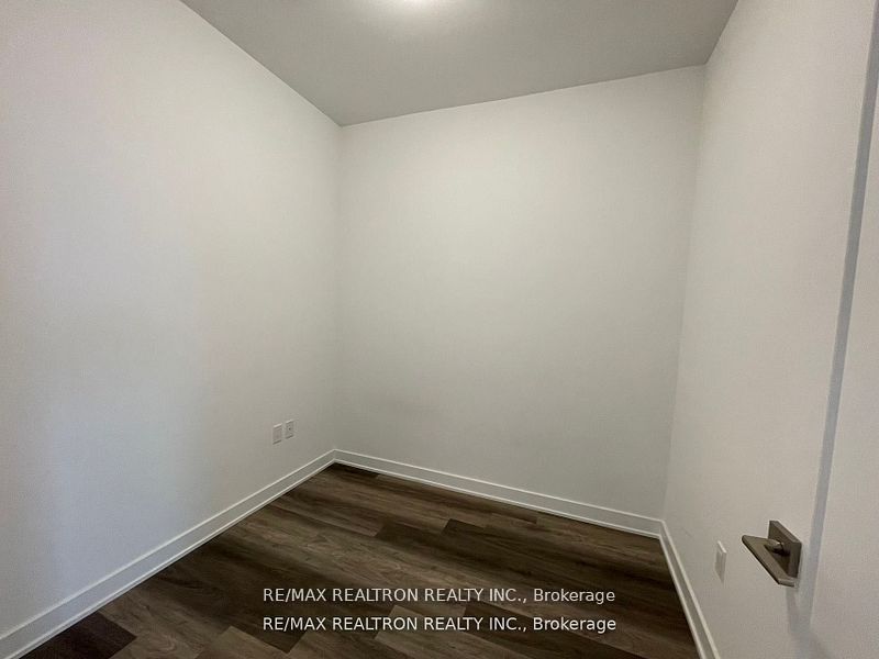 85 Oneida Crescent, #1401